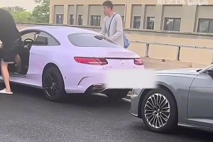 都是老朋友了！王哲林親自接張鎮(zhèn)麟，只是這車屬實(shí)有點(diǎn)??！