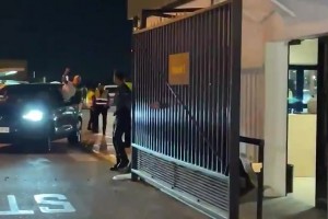 很受歡迎！安東尼轉(zhuǎn)會(huì)貝蒂斯，貝蒂斯球迷機(jī)場外迎接安東尼