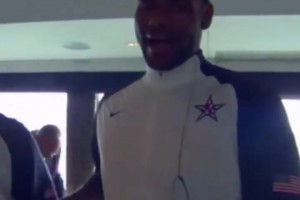 詹姆斯夢(mèng)八時(shí)期逗樂(lè)科比：科比是我的偶像，我想穿得像他一樣！