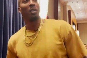 曾經(jīng)的湖人隊(duì)友！名人堂成員安東尼和霍華德握手致意??????