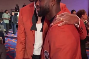 當(dāng)年熱火三巨頭之二！韋德&波什作為08夢(mèng)八成員入選名人堂??