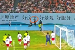 男模范兒??！實(shí)拍：意大利眾星阿瑪尼上身是真的帥啊