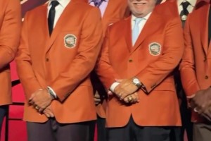 名人堂成員合照！！你最喜歡哪位球員呢？