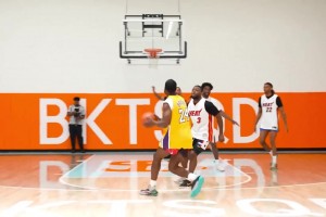 韋德重現(xiàn)科比當(dāng)年在他頭上標(biāo)志性絕殺