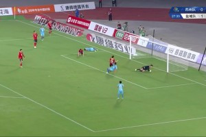 解說員差點“哎呦”過去??！鹽城球員小禁區(qū)線前補射居然踢高
