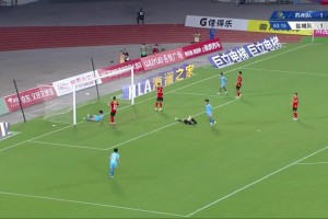 失點四分鐘后遭懲罰！蘇州隊門將郭昊出擊失誤送盛家豪包抄得手