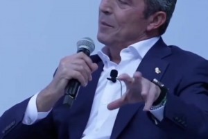 費(fèi)內(nèi)巴切主席談解雇穆帥：他的戰(zhàn)術(shù)太注重防守，無法讓球隊(duì)進(jìn)步