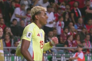 亞馬爾禁區(qū)內(nèi)妙傳送助攻！費(fèi)蘭跟進(jìn)抽射破門(mén)！西班牙4-0土耳其！