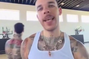 這幾個(gè)花臂會(huì)打球嗎？球家兄弟此前在球館的投籃訓(xùn)練！