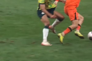 網(wǎng)友現(xiàn)場實拍：拜合拉木是很拼，但是技術確實糙了一點??