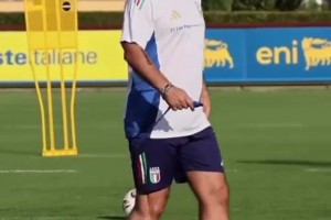 加圖索帶意大利隊這些小雞仔真是手拿把掐，不老實真的會給大逼兜