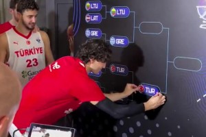 跟申京學(xué)壞了！奧斯曼賽后也想把土耳其貼到?jīng)Q賽對(duì)陣?yán)锶? >
                                        </div>
                                    </div>
                                    <div   id=