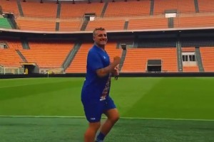 維埃里這歲數(shù)熱身時間有點長啊，你是在玩老鷹捉小雞嘛??