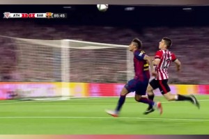 內(nèi)馬爾彩虹過(guò)人戲耍對(duì)手遭圍攻！隊(duì)長(zhǎng)哈維和隊(duì)友上前保護(hù)！