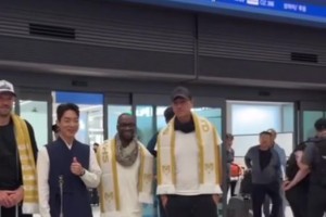 內(nèi)斯塔怎么跑去韓國參加活動了，現(xiàn)在意大利人已經(jīng)能原諒韓國了嘛