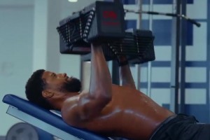 休賽期結(jié)束！喬治回歸力量訓(xùn)練 懂的吧友說(shuō)說(shuō)這舉的多少鐵？??