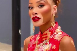 別樣的美！庫茲馬超模未婚妻來香港游玩，這身旗袍裝扮如何？??