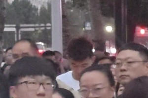 在東北，你就是孫銘徽，你也得排隊(duì)接孩子放學(xué)??