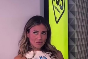 卡里烏斯老婆這眼神里飽滿深情，怎么看起來還像個嬌羞小女孩??