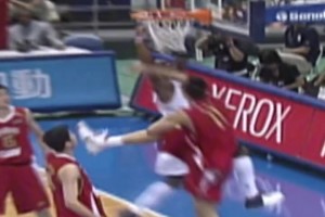 比彈跳沒在怕的！巔峰韋德想隔扣年輕時(shí)的阿聯(lián)，也沒那么容易！