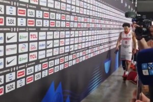 對(duì)亞軍很失望！申京賽后低頭落寞走過采訪區(qū)，一言不發(fā)