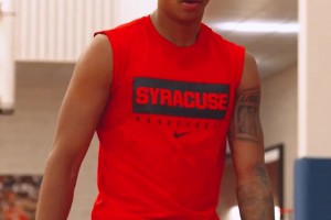 乃父之風(fēng)??基揚(yáng)-安東尼絲滑單打轉(zhuǎn)身跳投！這臉也太隨甜瓜了~