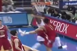 巔峰韋德想隔扣年輕時(shí)的阿聯(lián)，也沒那么容易????