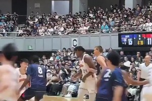 徐靜雨此前談與羅永浩辯論：籃球領(lǐng)域我肯定不怕他，廣泛領(lǐng)域估計(jì)不如他