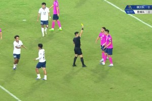 傳的漂亮頂?shù)木?！宿遷隊(duì)張文回頭望月助球隊(duì)先拔頭籌！