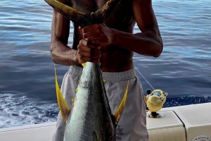 海王帶大哥捕魚??亞當(dāng)斯社媒曬與KD出海照！這大魚得超1米？