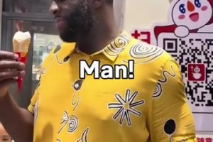 嘴哥有點憨憨的！追夢和維金斯在蜜雪冰城的不同畫風！