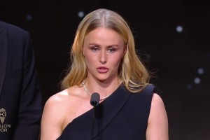 官方：切爾西、英格蘭女足門(mén)將漢娜-漢普頓獲得2025年女足雅辛獎(jiǎng)