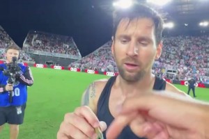 超級巨大！女超聯(lián)賽名場面：門將未開出門球，被對手反搶絕平！