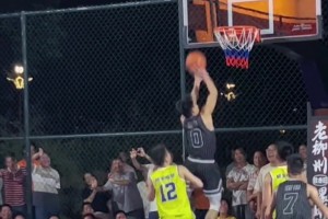 王哲林直呼內行！這位大哥快攻籃下連刷6次才投中 包括多次空籃