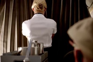 和美女空姐拍廣告！渣叔早期的廣告！這畫風(fēng)有點(diǎn)搞笑~