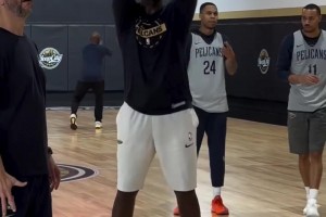 錫安現(xiàn)在真是瘦成一道閃電了，新賽季突破時還有沖擊力么？??