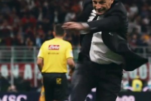 踢過球的，都知道阿萊格里這腳有多爽