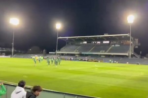 叫塞蒂恩過來！國安球員賽后謝場，面對遠(yuǎn)征球迷被瘋狂罵