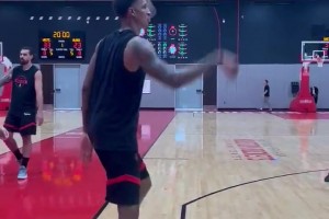 小賈和申京的三分要是開發(fā)出來，下賽季的火箭空間可太優(yōu)秀了！