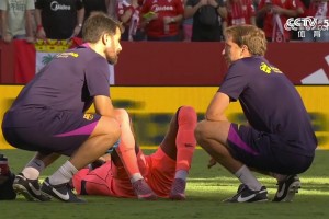 疑似出現(xiàn)受傷情況！賽后拉什福德痛苦坐地上！