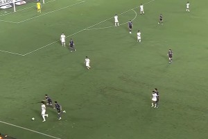 技術(shù)流！日本球員面對圍搶處理球配合默契，從容不迫