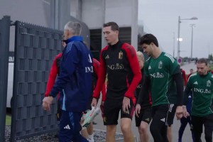 六親不認(rèn)的步伐！國(guó)家隊(duì)訓(xùn)練中的快樂(lè)阿德耶米！