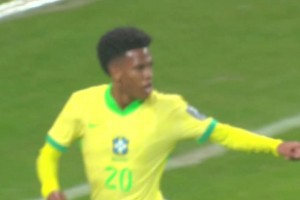 吉馬良斯直塞太妙了，埃斯特旺推射得手，巴西1-0韓國