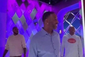 主播T-MAC即將上線！麥迪帶甜瓜和卡特首次探訪全新演播廳~