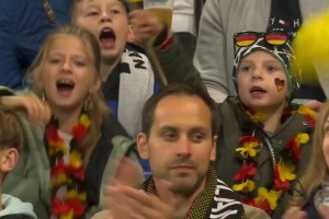 阿德耶米送直塞！格納布里前插爆射得手！德國(guó)3-0領(lǐng)先盧森堡！