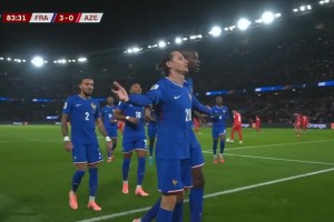 托萬禁區(qū)內(nèi)停球凌空側(cè)鉤霸氣破門！法國3-0鎖定勝局！
