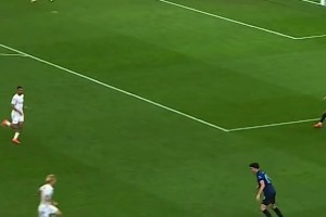 最強左中衛(wèi)！國米官推：你敢相信這是一名中衛(wèi)球員做出的動作嗎