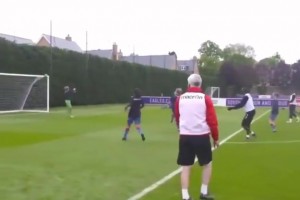 孫興慜獲2025亞洲金球獎！李剛?cè)蔆羅分居二三！