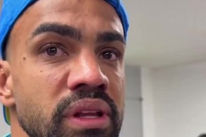 兩次失誤導(dǎo)致球隊(duì)被逆轉(zhuǎn)！布魯諾賽后采訪時(shí)雙眼泛紅向球迷道歉