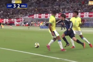 伊東純也面對(duì)巴西雙人防守，過(guò)人突破真自信啊